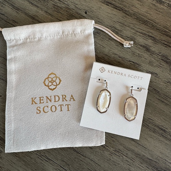 Kendra Scott Jewelry - New Kendra Scott Signature Elle Drop Earrings